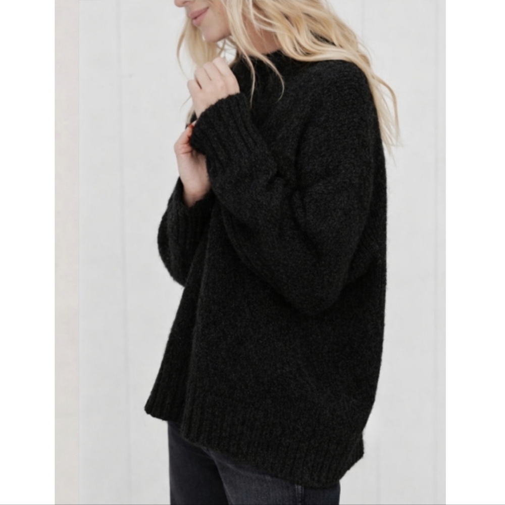 JENNI KAYNE ALPACA COCOON CREWNECK SWEATER IN BLACK